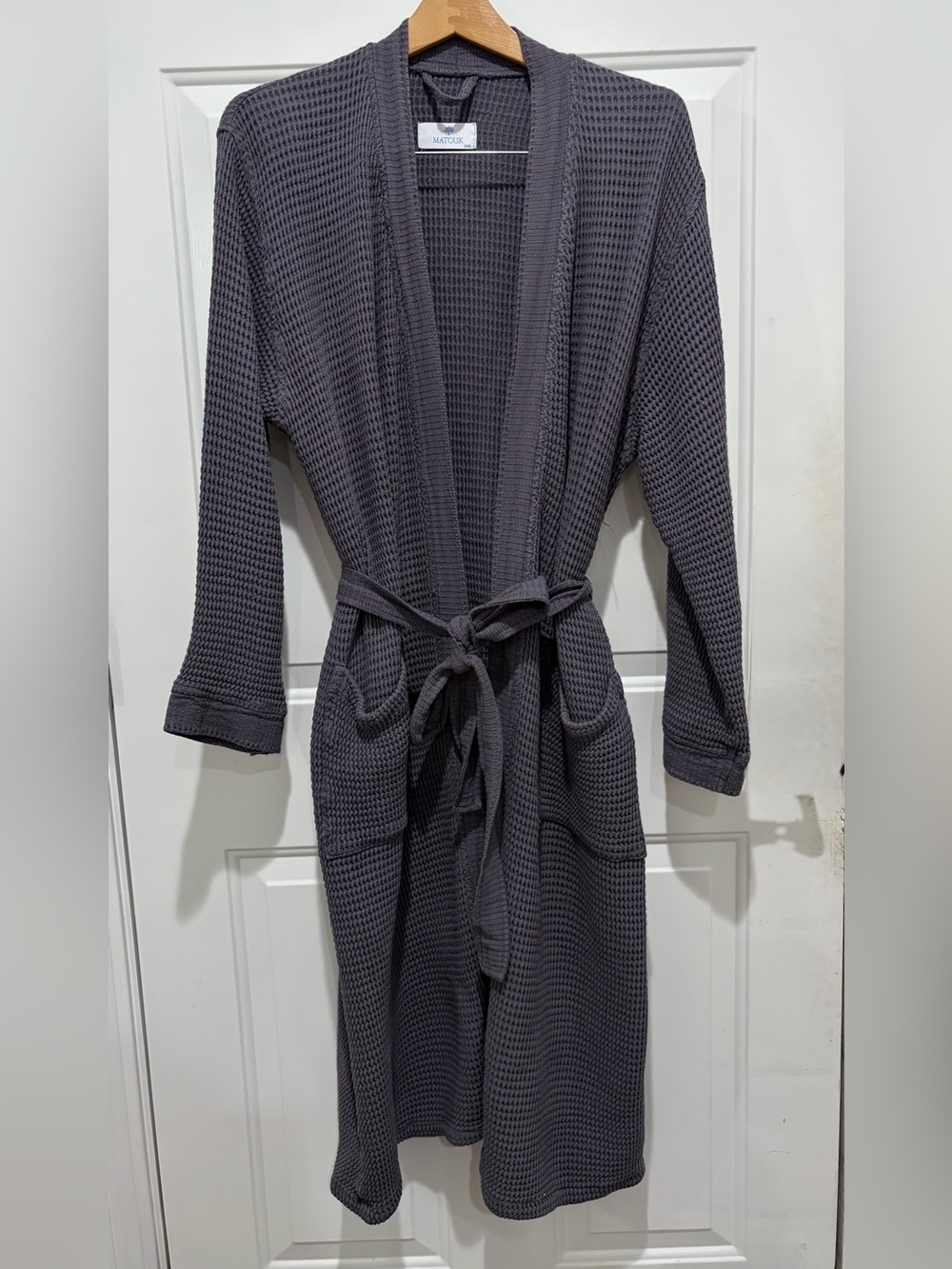 Matouk Gray Waffle Robe with Tie Loop, Small/Medium